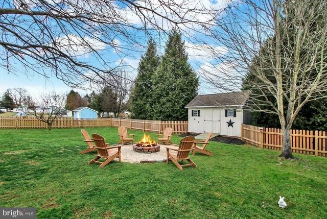 13 FIELDCREST DR, Littlestown, PA 17340