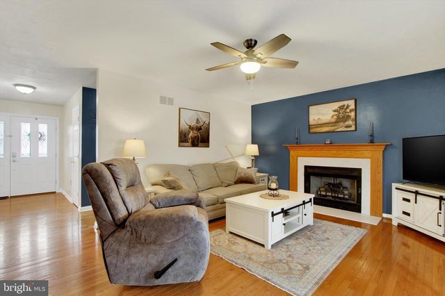 13 FIELDCREST DR, Littlestown, PA 17340