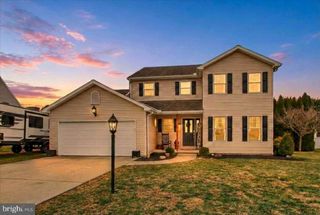 13 FIELDCREST DR, Littlestown, PA 17340