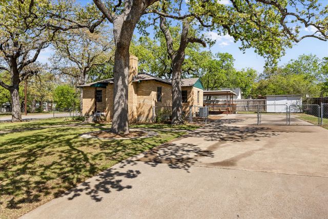 201 E 3rd Street, Weatherford, TX 76086