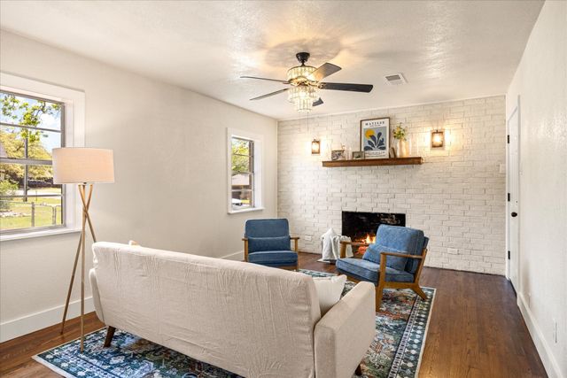 201 E 3rd Street, Weatherford, TX 76086