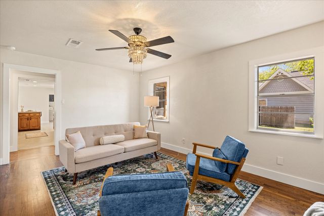 201 E 3rd Street, Weatherford, TX 76086
