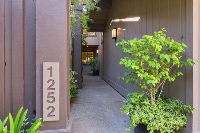 1252 Sharon Park Drive, Menlo Park, CA 94025