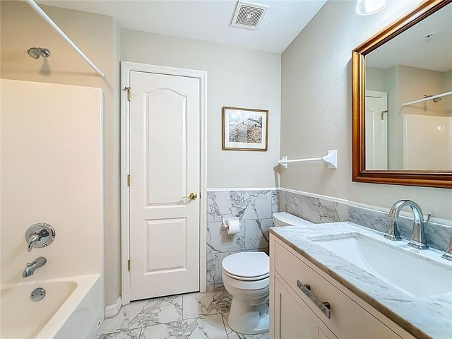 960 COOPER STREET 203, Venice, FL 34285