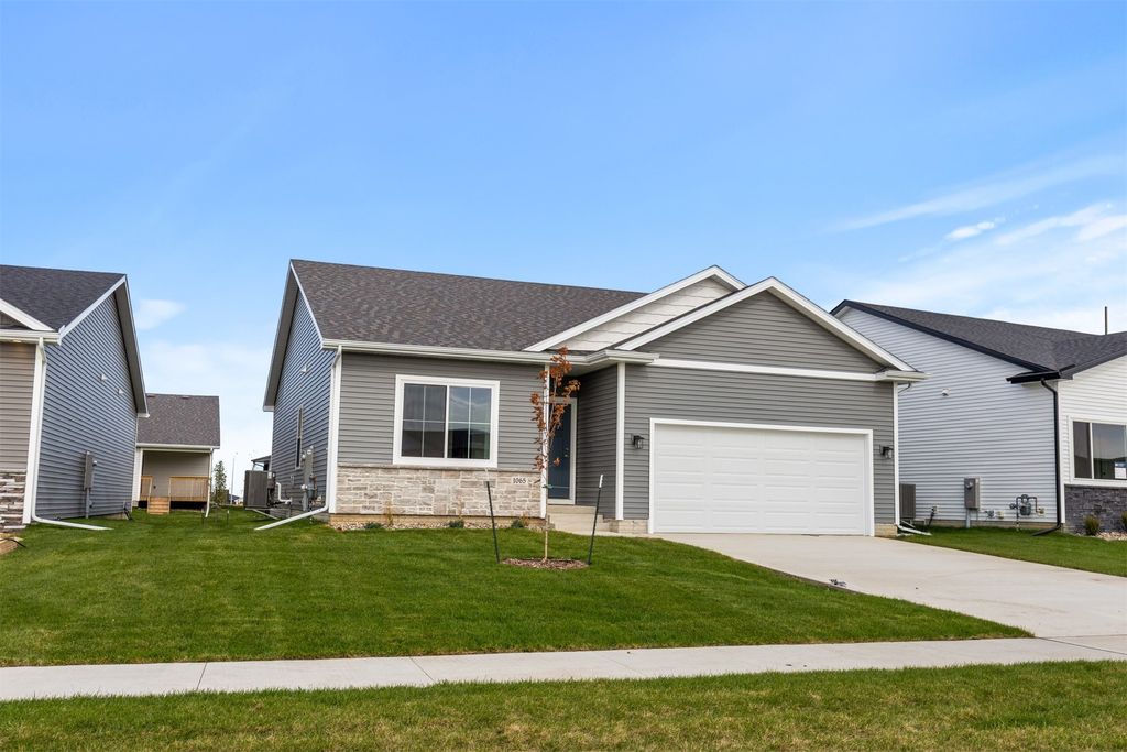 1065 NW Yorktown Drive, Waukee, IA 50263