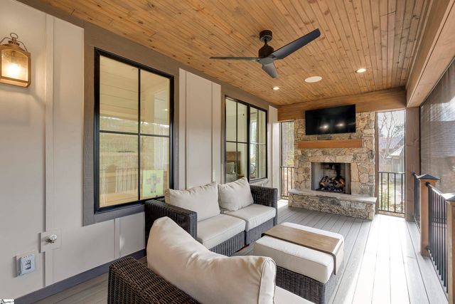 243 Quay Court, Sunset, SC 29685