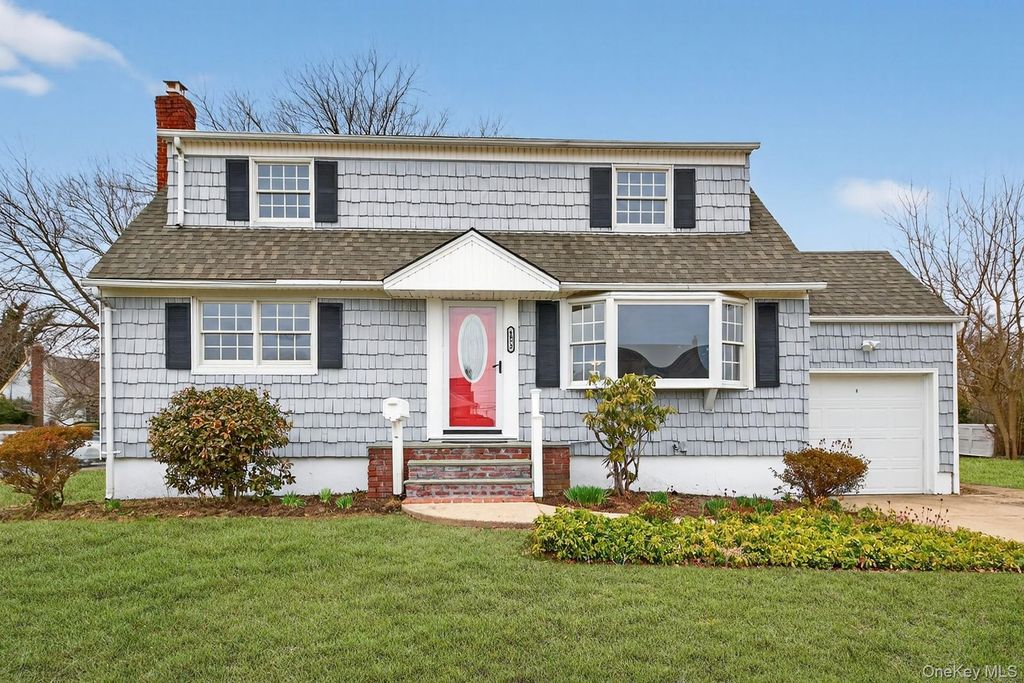 4072 Maywood Drive, Seaford, NY 11783