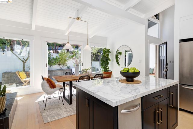 6930 Snake Rd, Oakland, CA 94611