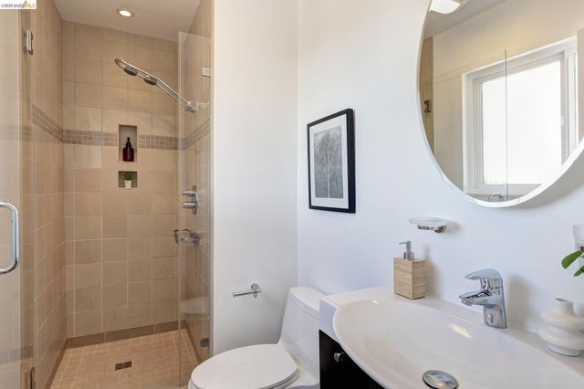6930 Snake Rd, Oakland, CA 94611