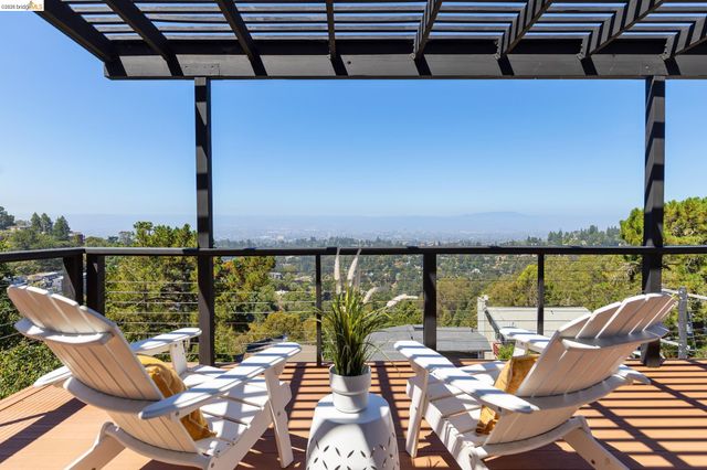 6930 Snake Rd, Oakland, CA 94611