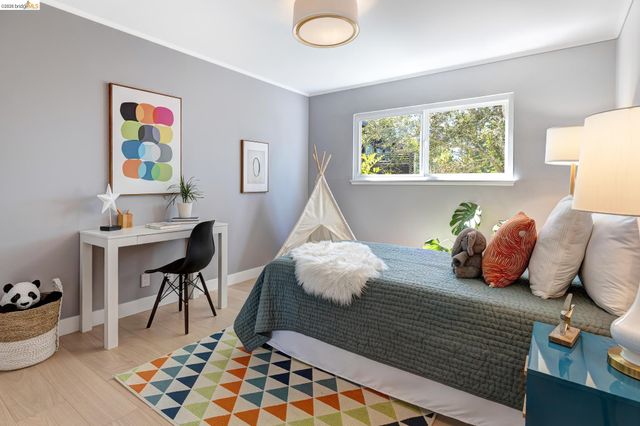 6930 Snake Rd, Oakland, CA 94611