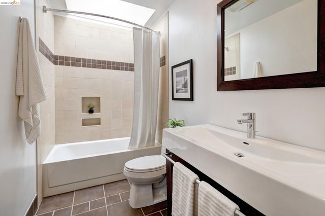 6930 Snake Rd, Oakland, CA 94611