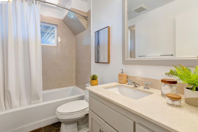 6930 Snake Rd, Oakland, CA 94611