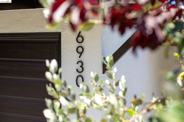 6930 Snake Rd, Oakland, CA 94611