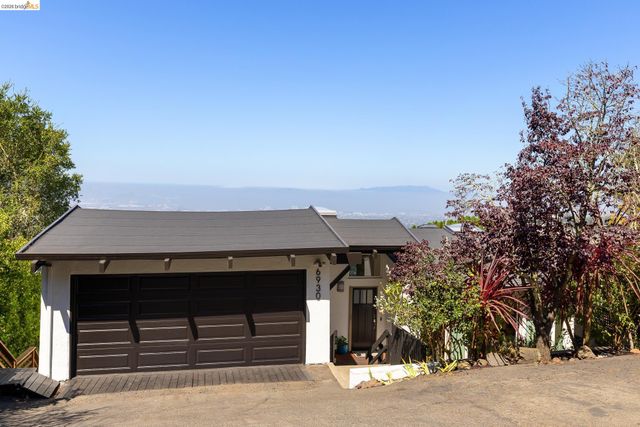 6930 Snake Rd, Oakland, CA 94611