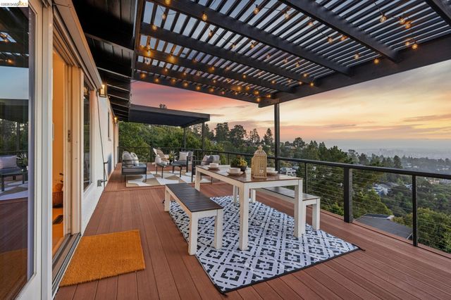 6930 Snake Rd, Oakland, CA 94611
