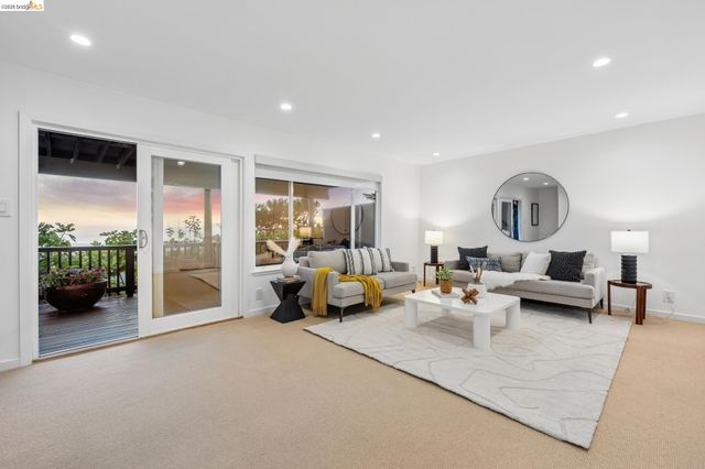6930 Snake Rd, Oakland, CA 94611