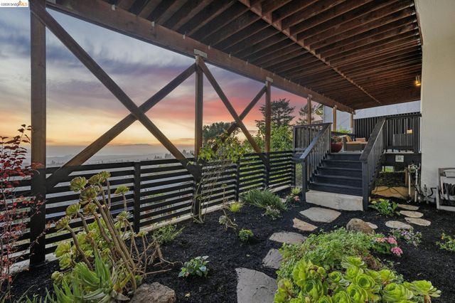 6930 Snake Rd, Oakland, CA 94611
