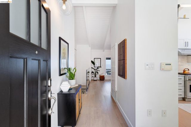 6930 Snake Rd, Oakland, CA 94611