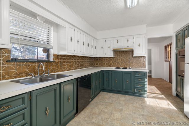 111 Meadowlark Lane, Durant, OK 74701