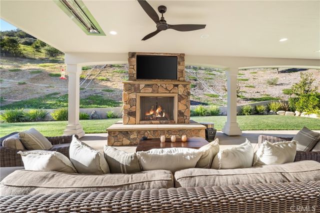 1005 Cheshire Hills Court, Westlake Village, CA 91361
