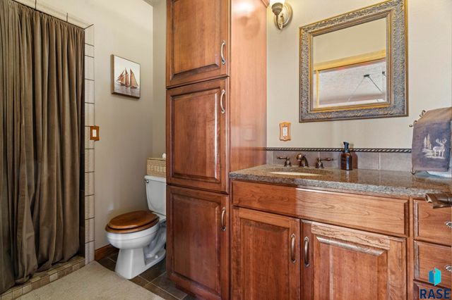 6301 S Grand Prairie Dr, Sioux Falls, SD 57108