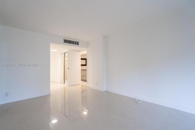 20347 W Country Club Dr TH15, Aventura, FL 33180