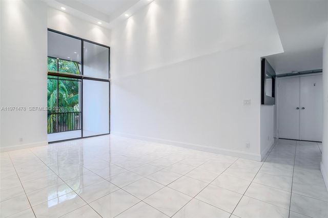 20347 W Country Club Dr TH15, Aventura, FL 33180