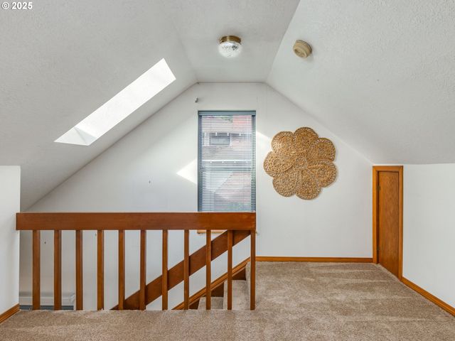 458 W HAYES St, Woodburn, OR 97071