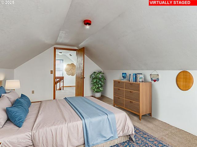 458 W HAYES St, Woodburn, OR 97071