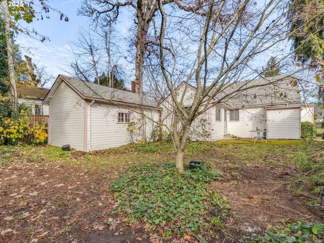 458 W HAYES St, Woodburn, OR 97071