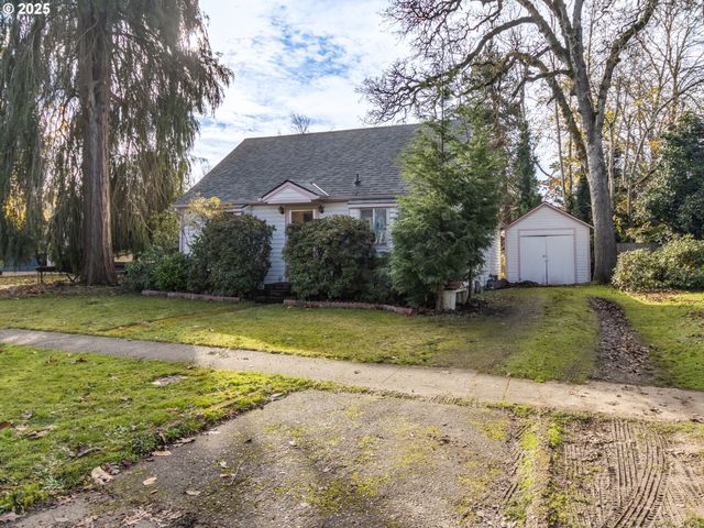 458 W HAYES St, Woodburn, OR 97071