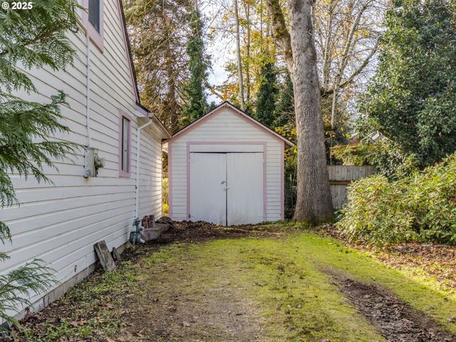 458 W HAYES St, Woodburn, OR 97071