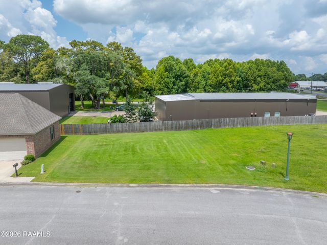 102 Pecan Leaf Drive, Broussard, LA 70518