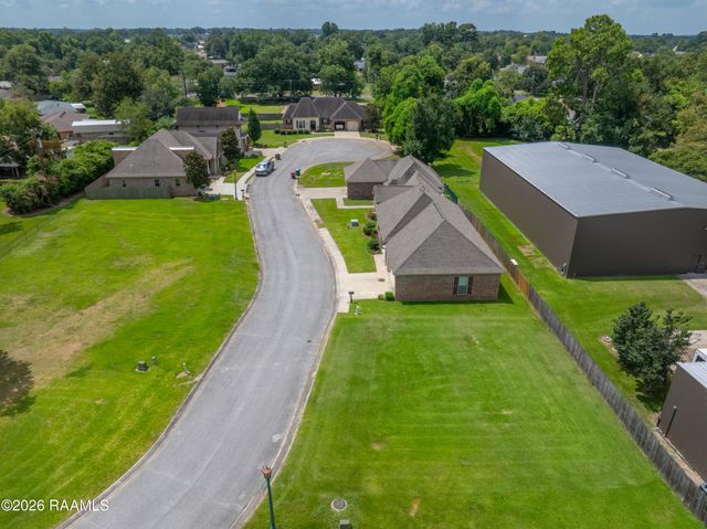102 Pecan Leaf Drive, Broussard, LA 70518