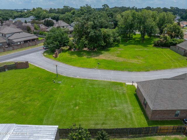 102 Pecan Leaf Drive, Broussard, LA 70518