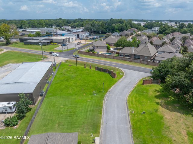 102 Pecan Leaf Drive, Broussard, LA 70518