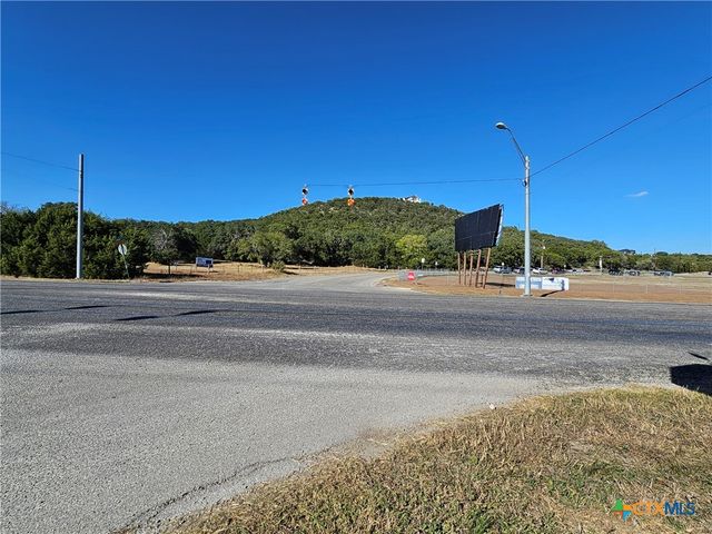 110 Maricopa Drive, Canyon Lake, TX 78133