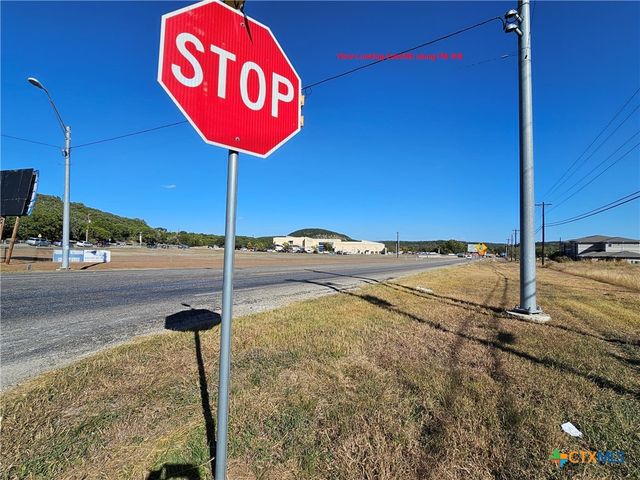 110 Maricopa Drive, Canyon Lake, TX 78133