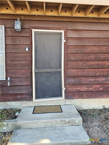 110 Maricopa Drive, Canyon Lake, TX 78133