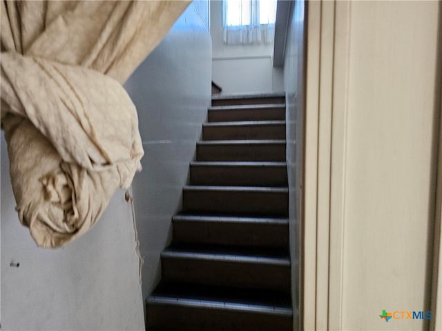 110 Maricopa Drive, Canyon Lake, TX 78133