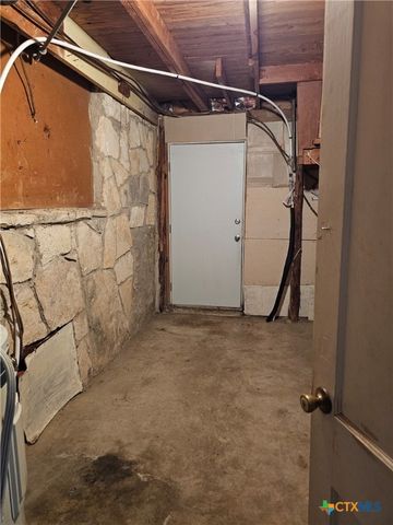 110 Maricopa Drive, Canyon Lake, TX 78133