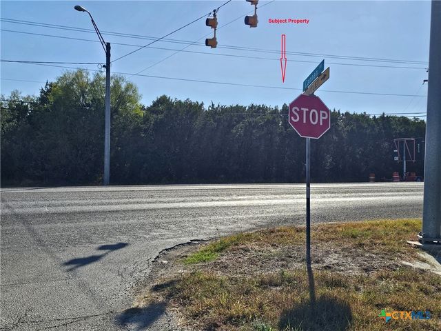 110 Maricopa Drive, Canyon Lake, TX 78133