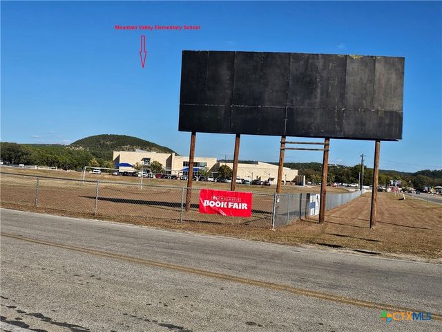 110 Maricopa Drive, Canyon Lake, TX 78133