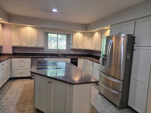 9 Gennaro Cir, Wayland, MA 01778