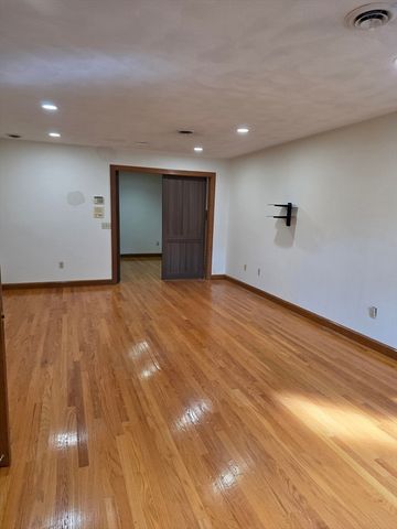 9 Gennaro Cir, Wayland, MA 01778