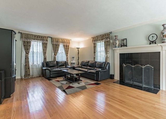 9 Gennaro Cir, Wayland, MA 01778