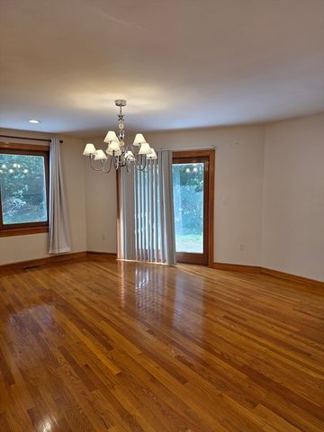 9 Gennaro Cir, Wayland, MA 01778