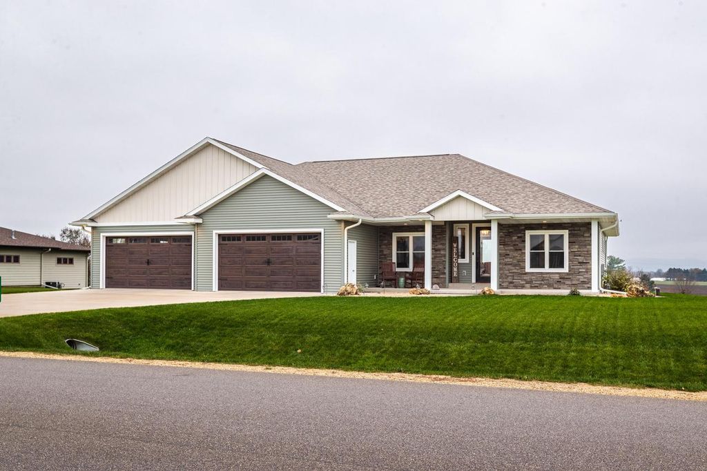 N6817 Sand Prairie COURT, Holmen, WI 54636