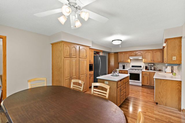 1265 Belmont Lane W, Roseville, MN 55113